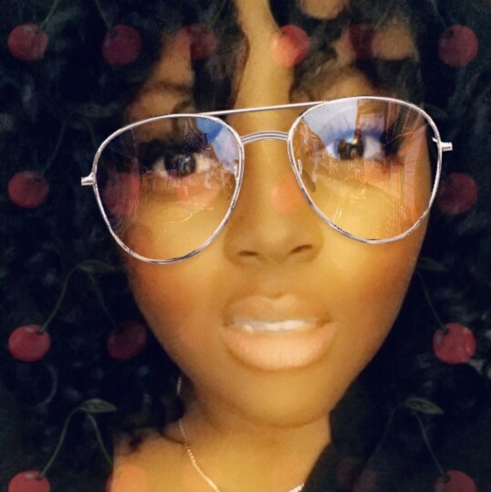 Meet your Posher, Latosha